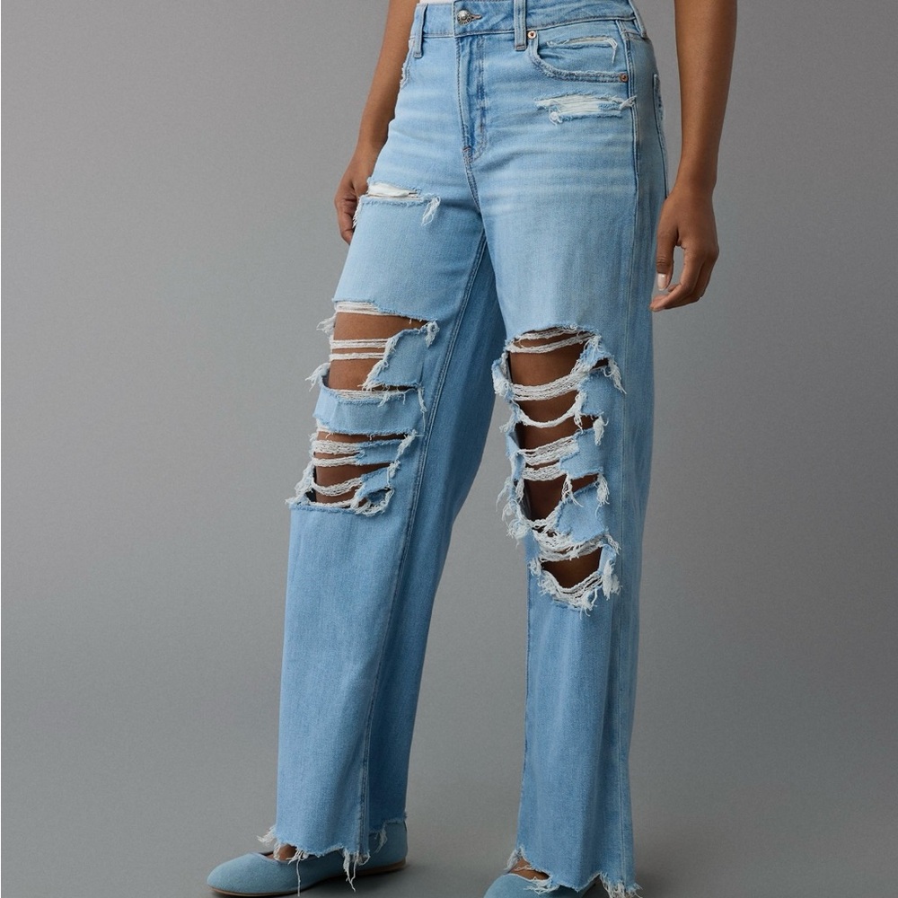 American Eagle Outfitters Light Blue Distressed wide leg size 000